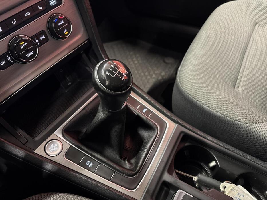 VOLKSWAGEN Golf 2015