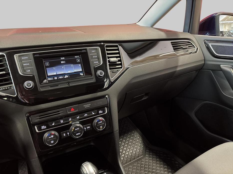 VOLKSWAGEN Golf Sportsvan 2017