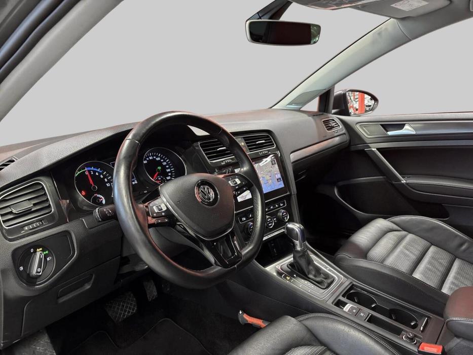 VOLKSWAGEN Golf 2018