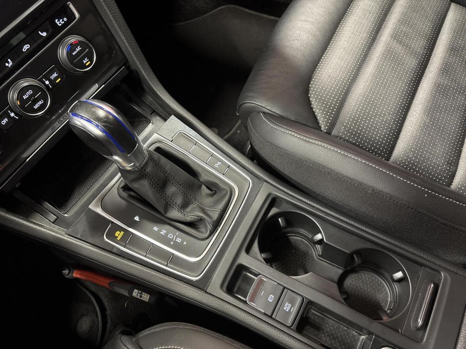 VOLKSWAGEN Golf 2018