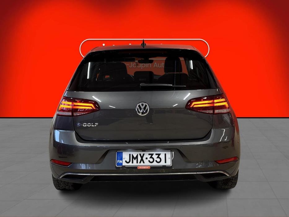 VOLKSWAGEN Golf 2018