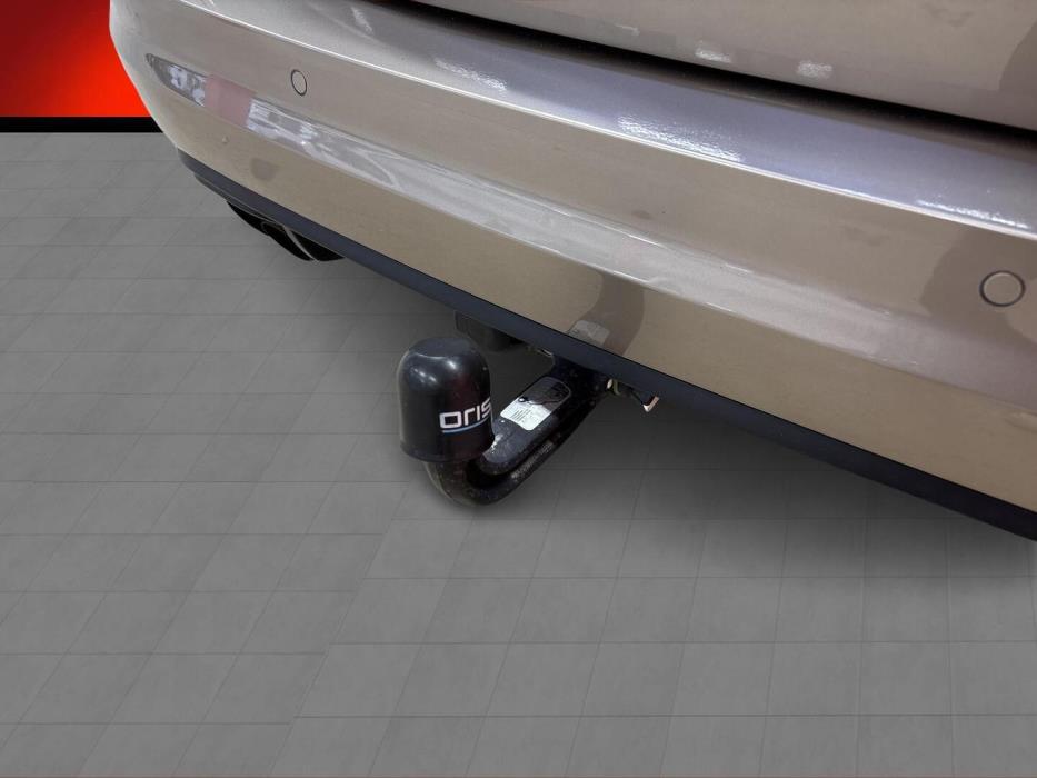 VOLKSWAGEN Touran 2016