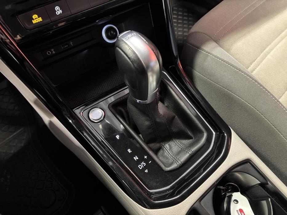 VOLKSWAGEN Touran 2016