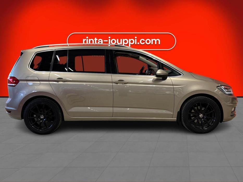 VOLKSWAGEN Touran 2016