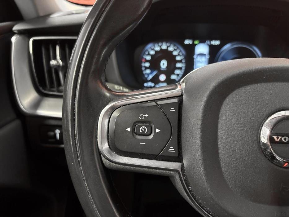 VOLVO XC60 2020