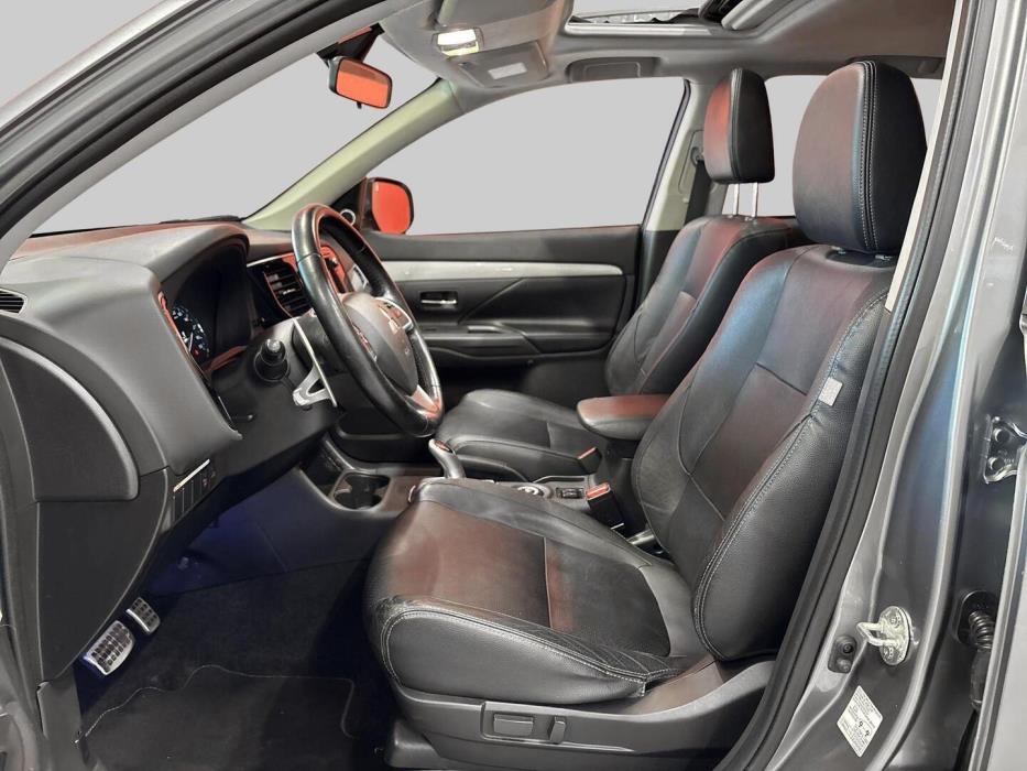MITSUBISHI Outlander PHEV 2014