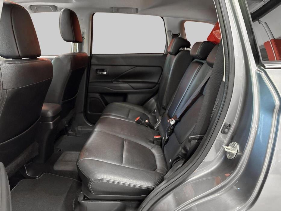 MITSUBISHI Outlander PHEV 2014