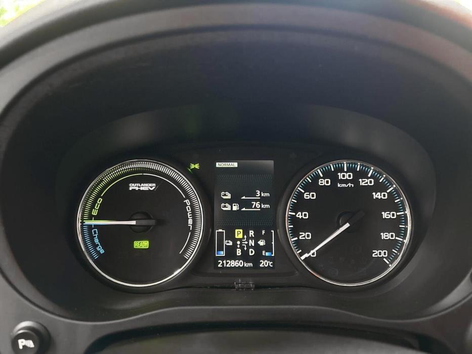 MITSUBISHI Outlander PHEV 2014
