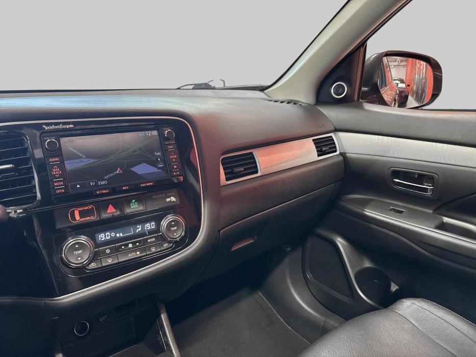 MITSUBISHI Outlander PHEV 2014