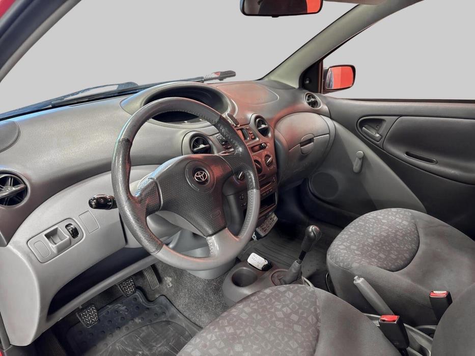 TOYOTA Yaris 2002