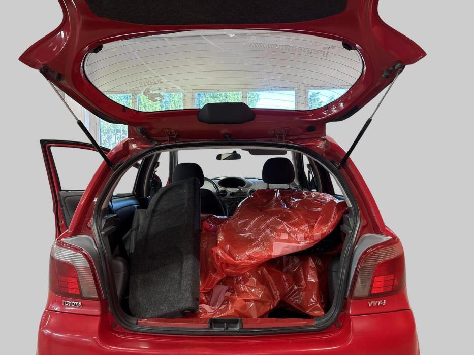 TOYOTA Yaris 2002