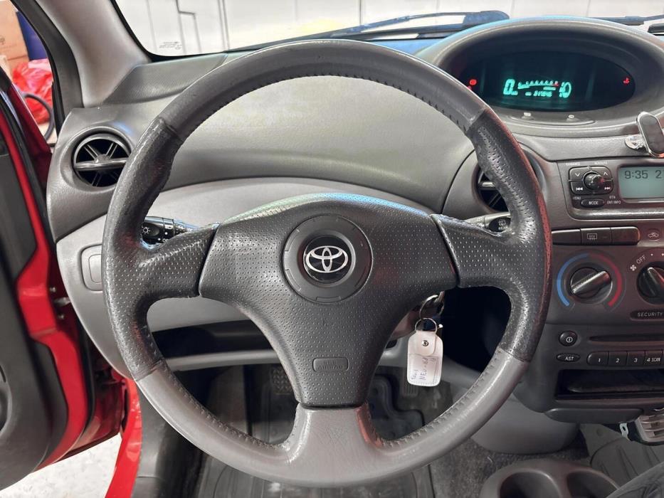 TOYOTA Yaris 2002