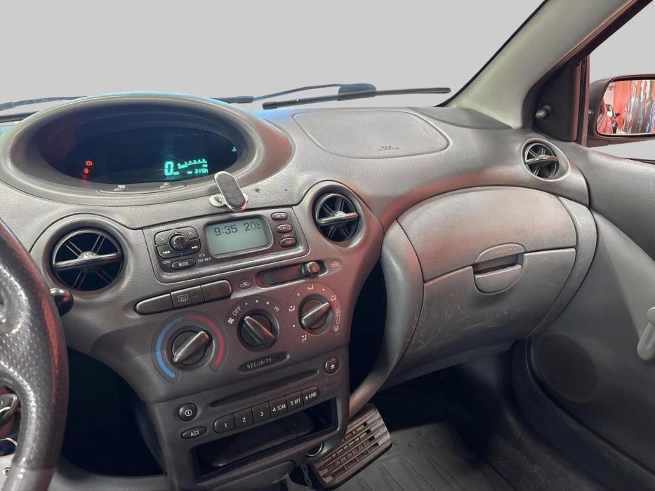 TOYOTA Yaris 2002