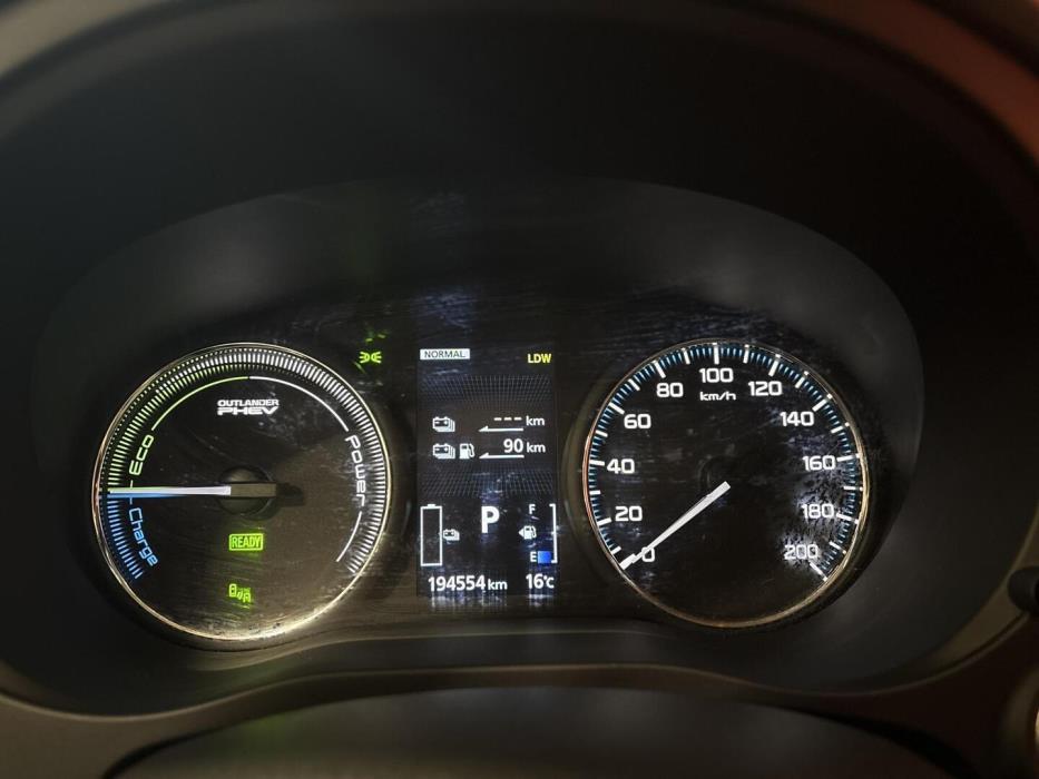 MITSUBISHI Outlander PHEV 2018