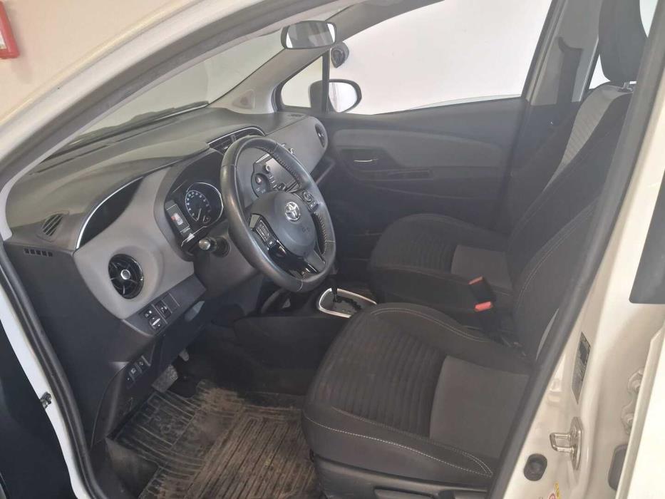 TOYOTA Yaris 2017