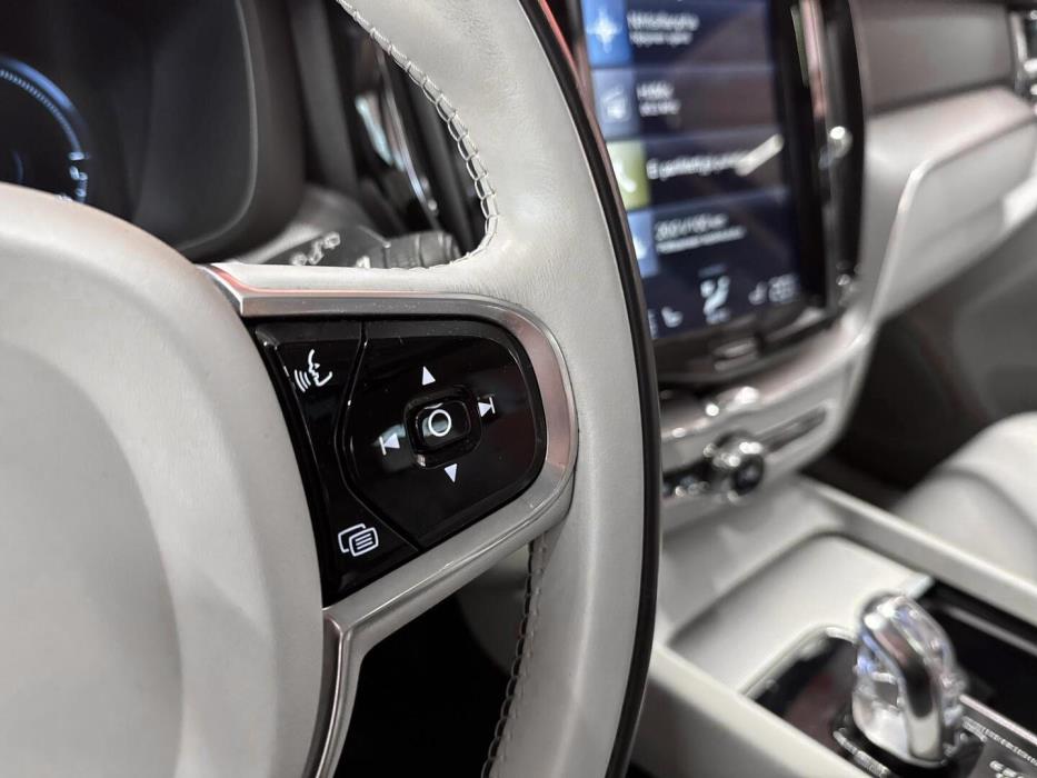VOLVO XC60 2018