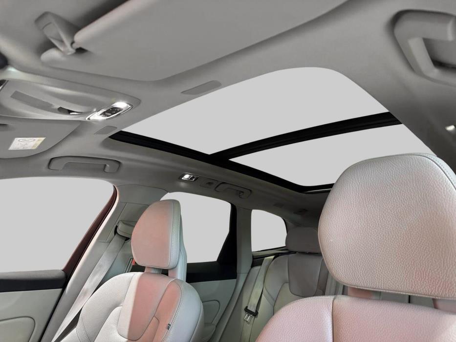 VOLVO XC60 2018