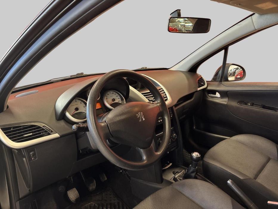 PEUGEOT 207 2010