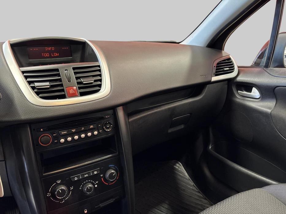 PEUGEOT 207 2010