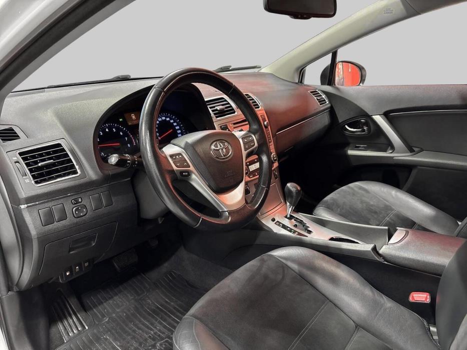 TOYOTA Avensis 2014
