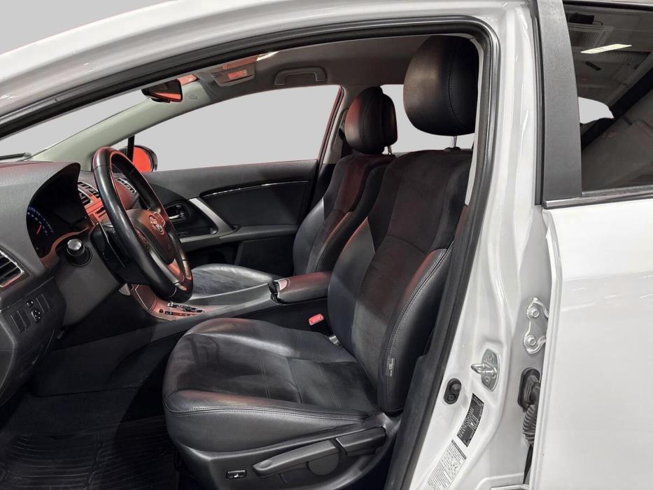 TOYOTA Avensis 2014