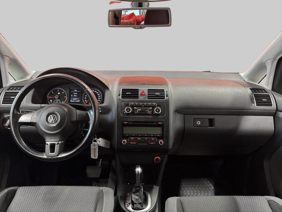 VOLKSWAGEN Touran 2011