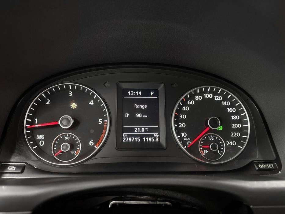 VOLKSWAGEN Touran 2011