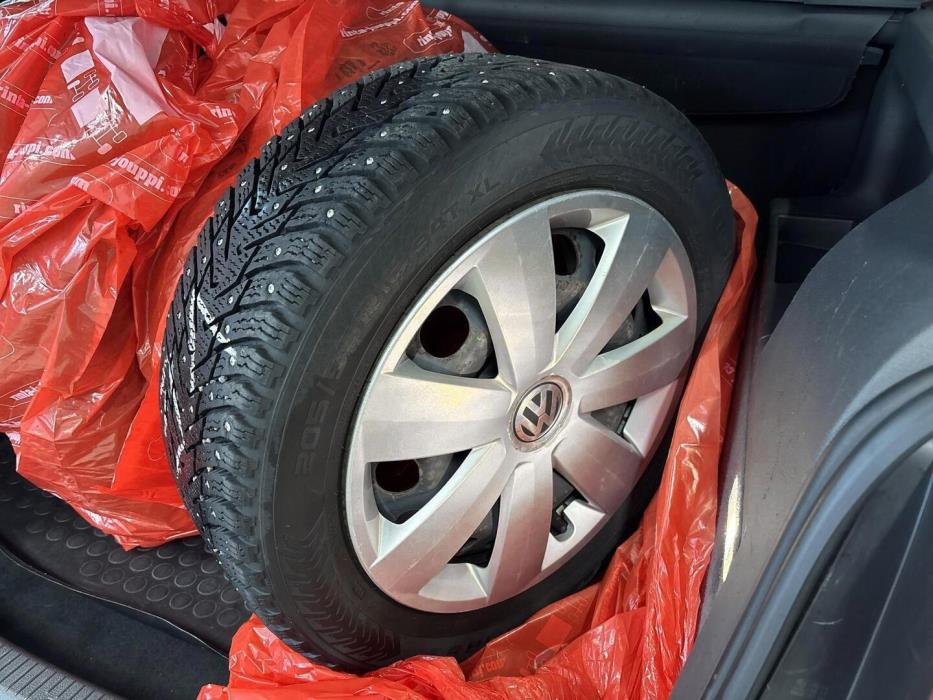 VOLKSWAGEN Touran 2011