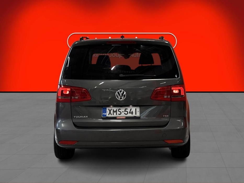 VOLKSWAGEN Touran 2011