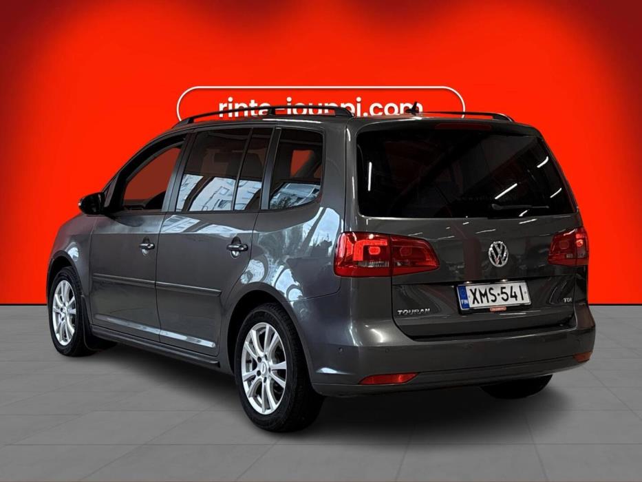 VOLKSWAGEN Touran 2011