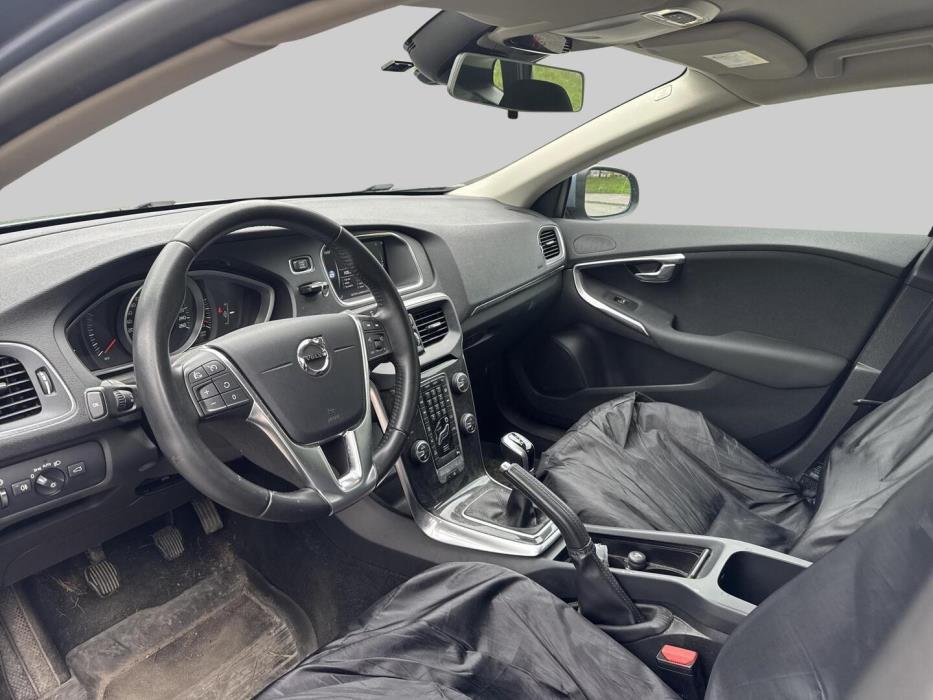 VOLVO V40 2018