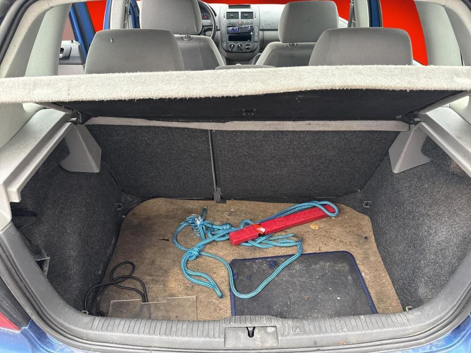VOLKSWAGEN Polo 2004
