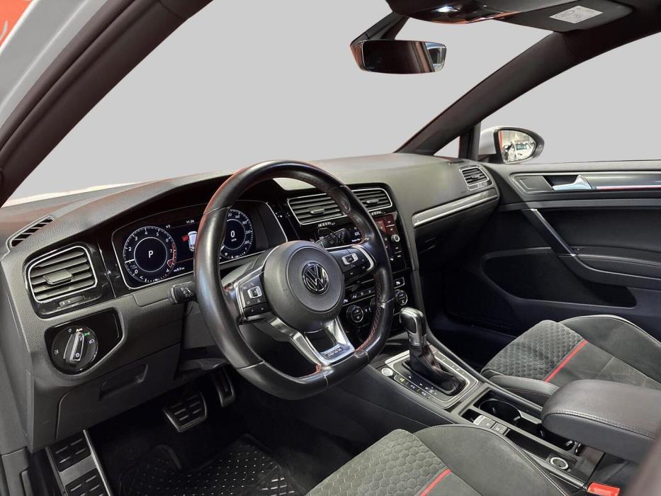 VOLKSWAGEN Golf 2018