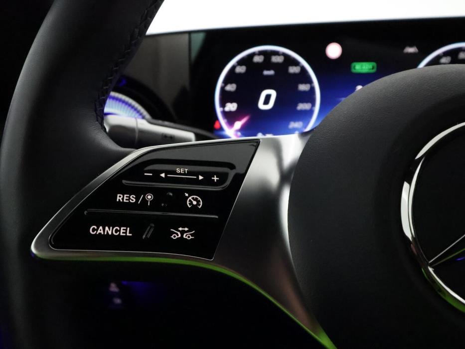 MERCEDES-BENZ CLA 2025