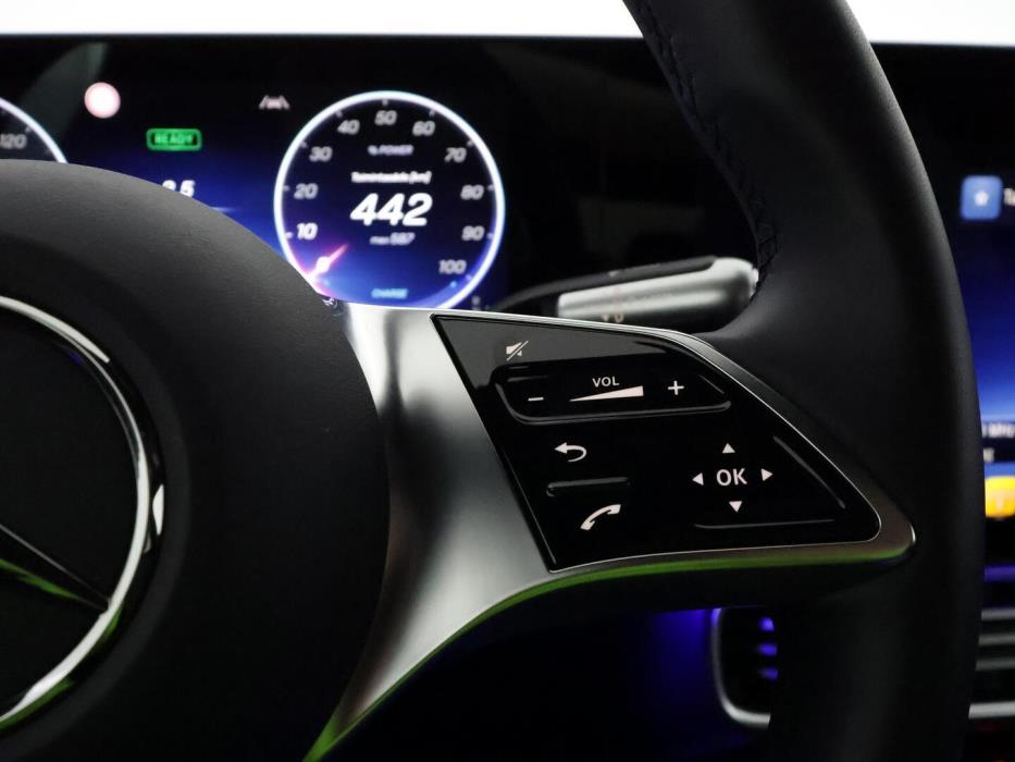 MERCEDES-BENZ CLA 2025