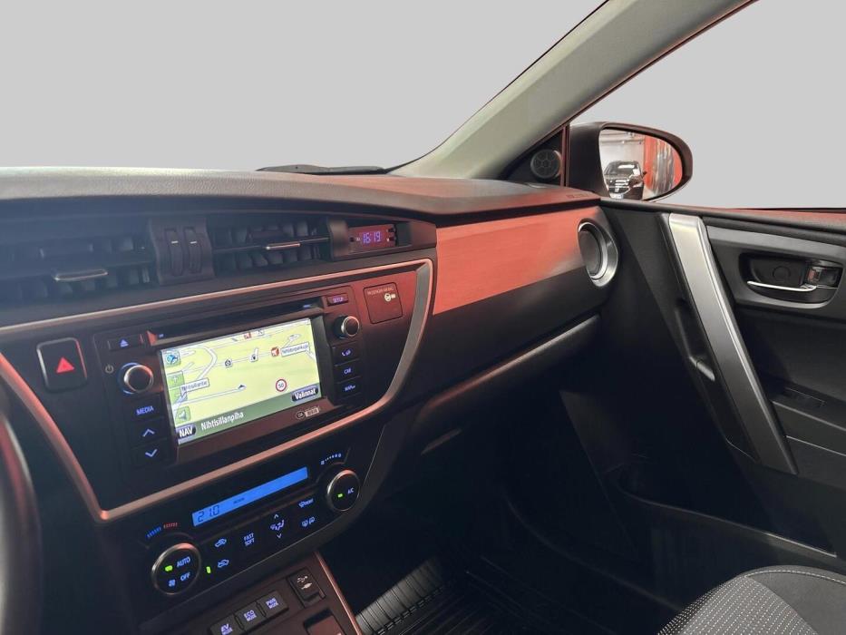 TOYOTA Auris 2013