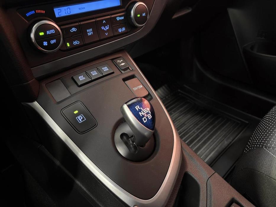 TOYOTA Auris 2013
