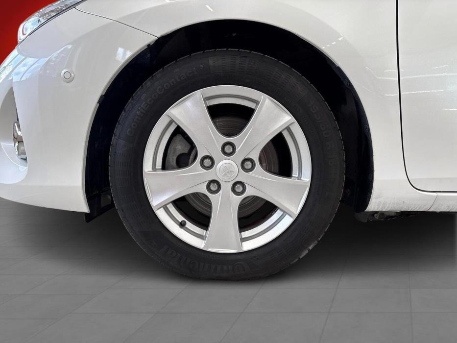 TOYOTA Auris 2013