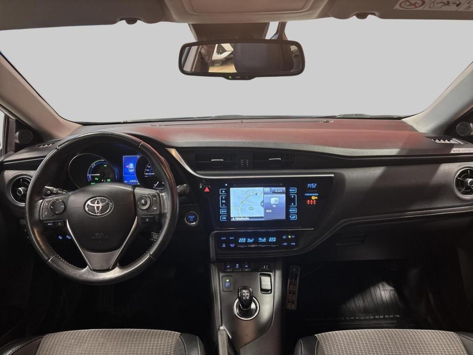 TOYOTA Auris 2016
