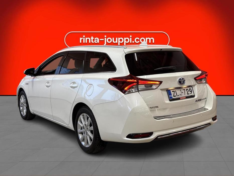 TOYOTA Auris 2016