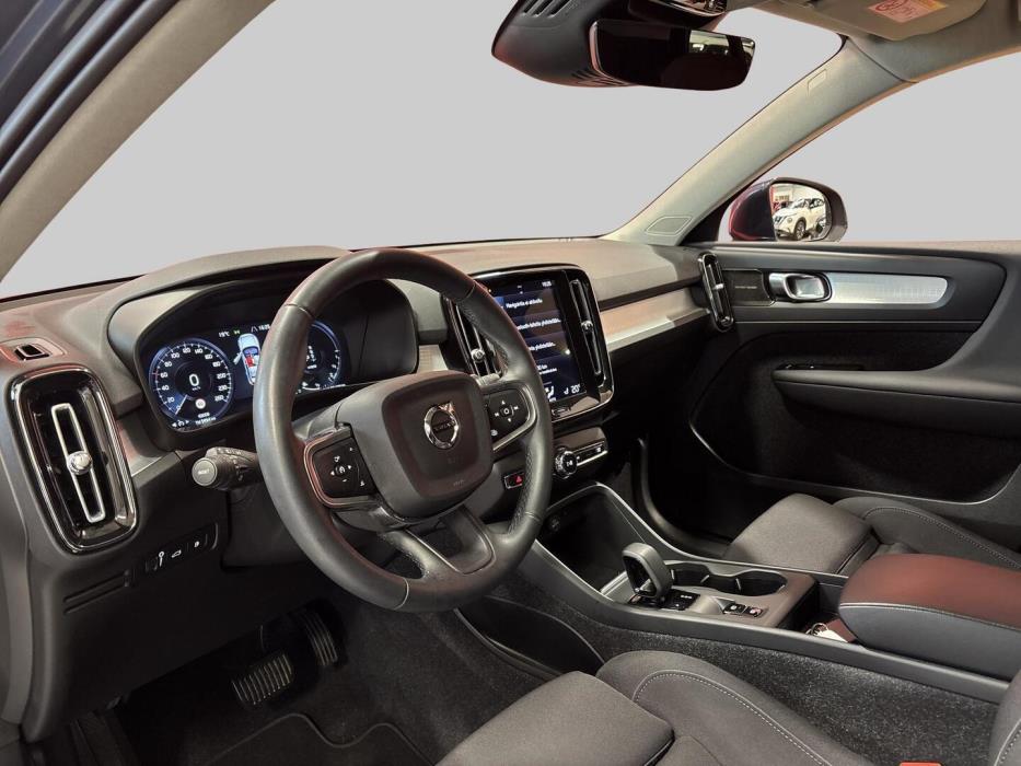 VOLVO XC40 2022