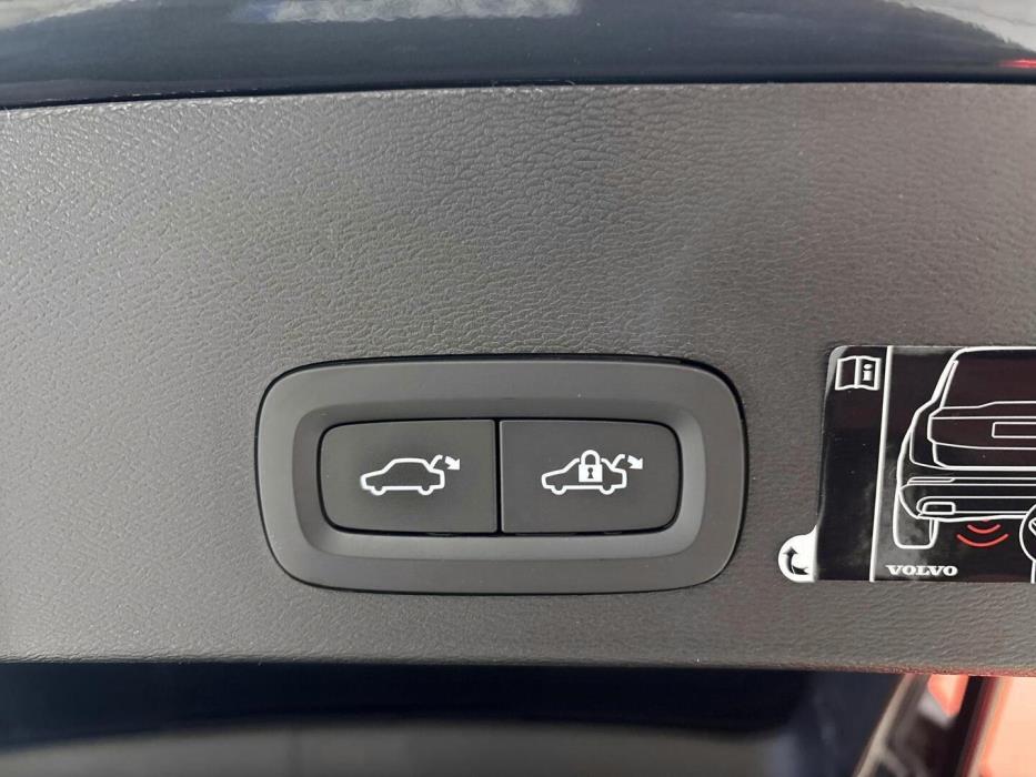 VOLVO XC40 2022