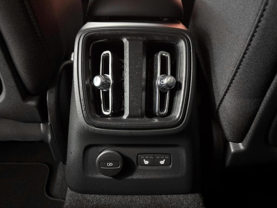 VOLVO XC40 2022