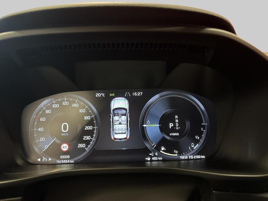 VOLVO XC40 2022
