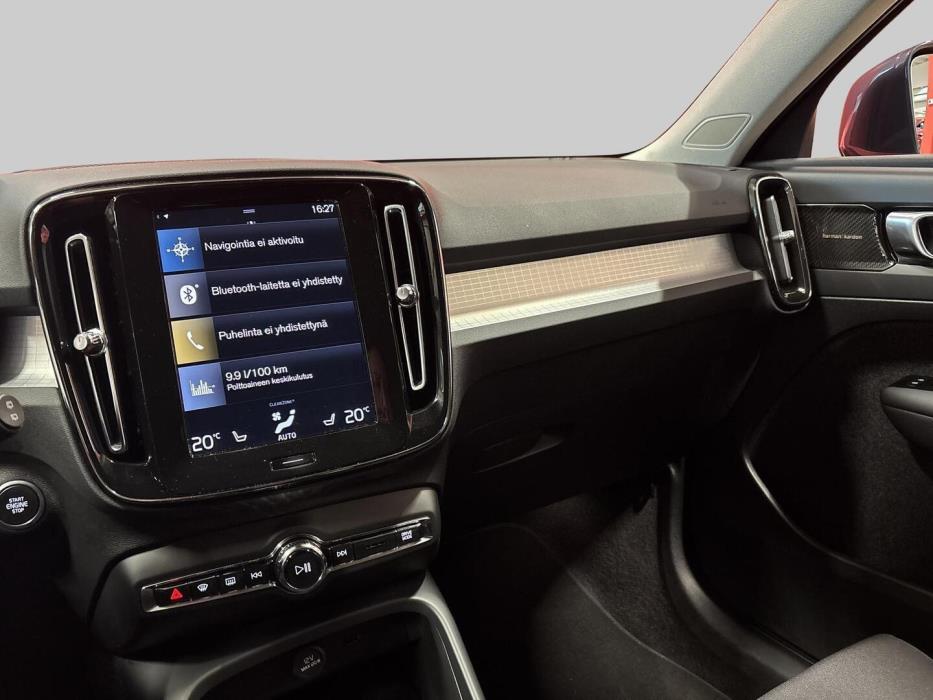VOLVO XC40 2022