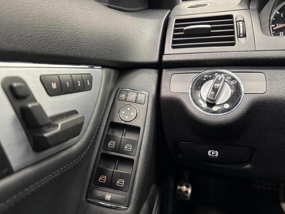 MERCEDES-BENZ C 63 AMG 2008