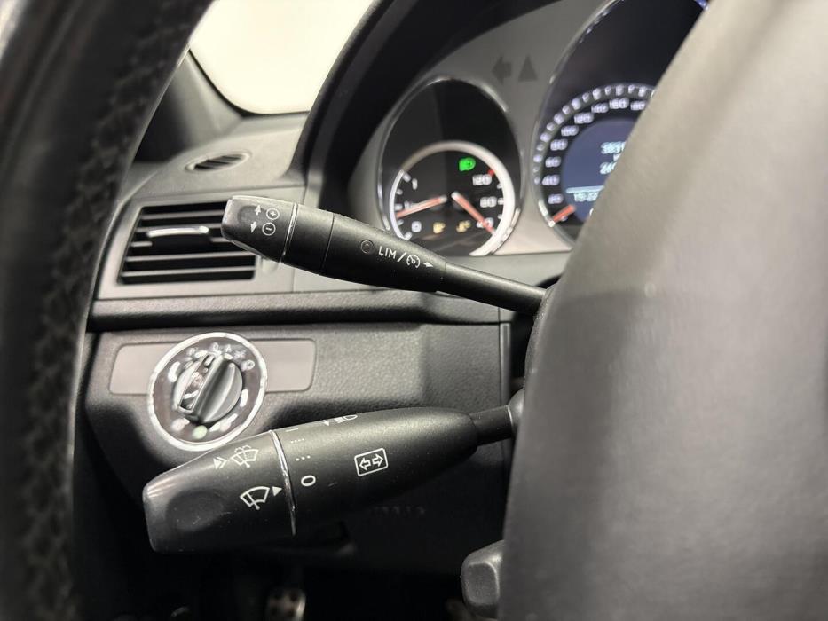 MERCEDES-BENZ C 63 AMG 2008