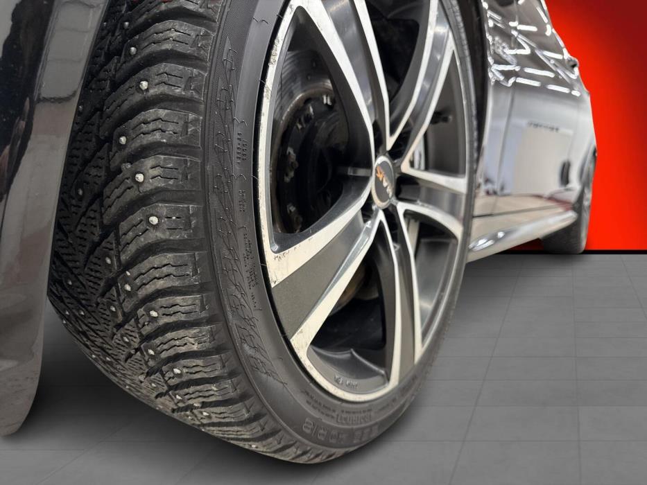 MERCEDES-BENZ C 63 AMG 2008