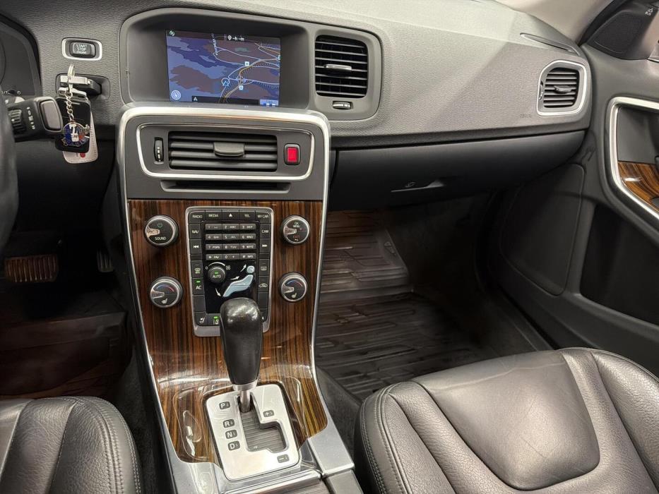 VOLVO S60 2011