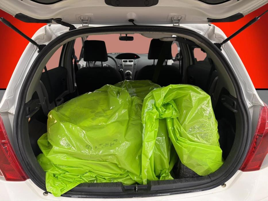 TOYOTA Yaris 2011